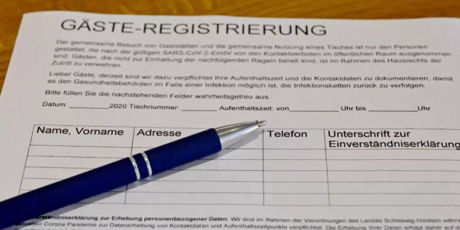 Um die Nutzung der Gäste-Registrierungen in Gaststätten ist eine Diskussion entbrannt. Foto: Carsten Rehder/dpa