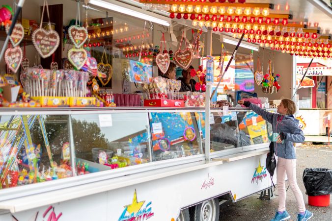 Ein Süssigkeiten-Wagen darf natürlich nicht fehlen an der Chilbi in Unterentfelden.