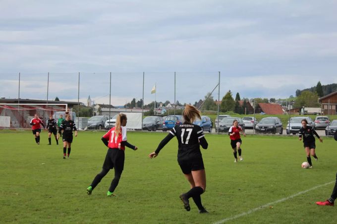 Mitten im Spiel: die FC Uznach Frauen 1. FC Uznach Frauen
