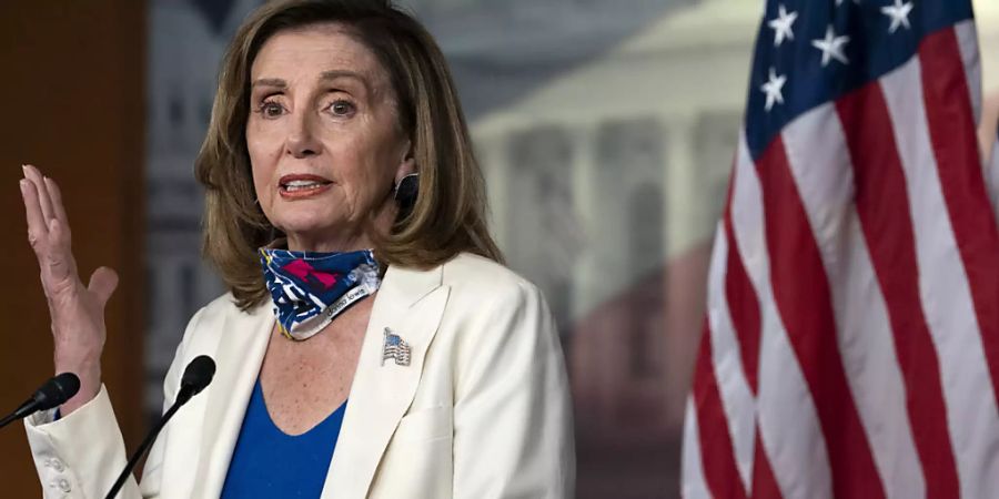 Nancy Pelosi, Sprecherin des US-Repräsentantenhauses, spricht bei einer wöchentlichen Pressekonferenz im Kapitol. Foto: Jacquelyn Martin/AP/dpa