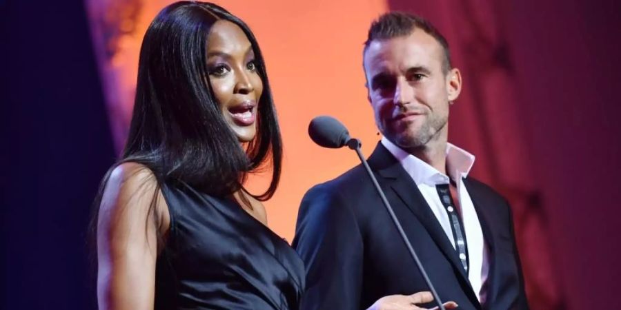 Das Model und der Designer: Naomi Campbell und Philipp Plein. Foto: Jens Kalaene/dpa-Zentralbild/dpa