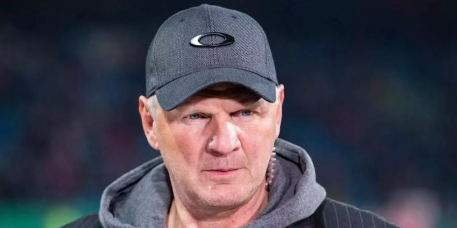 Stefan Effenberg tippt auf einen Sieg des FC Bayern. Foto: Guido Kirchner/dpa