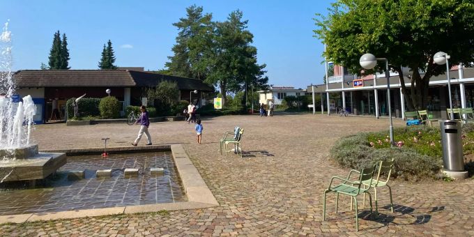 Dorfplatz - Zumikon Dorfplatz - Zumikon