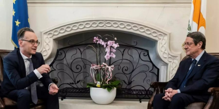 Maas traf in Nikosia auch den zyrischen Präsidenten Anastasiades (r.)