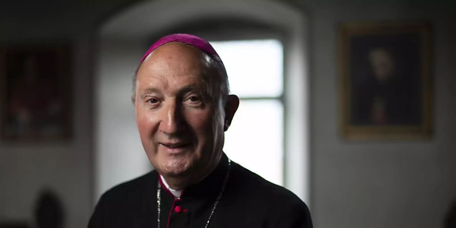 Bischof Peter Bürcher ging am Freitag ins Selbst-Quarantäne.