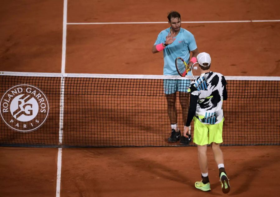 Rafael Nadal zieht nach dem Sieg über Jannik Sinner in den Halbfinal ein.