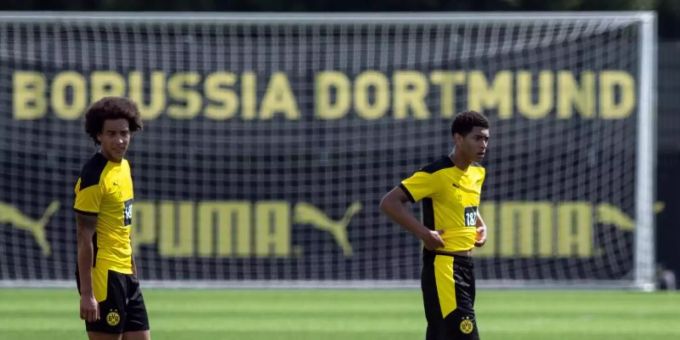 Zum Auftakt der Bundesliga wird Borussia Dortmund gegen Borussia Mönchengladbach antreten. Foto: Bernd Thissen/dpa Zum Auftakt der Bundesliga wird Borussia Dortmund gegen Borussia Mönchengladbach antreten. Foto: Bernd Thissen/dpa