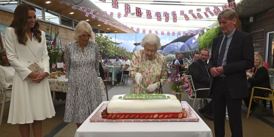 Kate und Camilla fanden die Szene zum Schiessen.