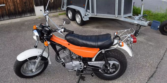 Alkoholisierte Fahrerin verursachte Selbstunfall mit Motorrad.