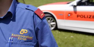Pfäffikon ZH - Frau versucht gleich zweimal Rentnerin zu betrügen