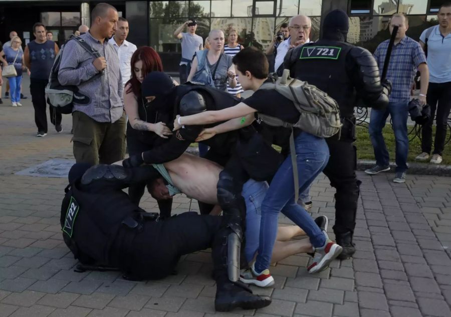 Bei den Protesten gehen die Sicherheitskräfte seit Tagen äusserst brutal gegen friedliche Demonstranten vor.