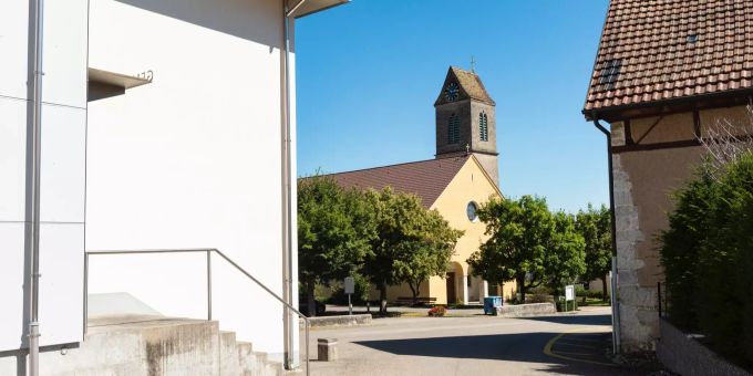 Katholische Kirche Oberbuchsiten. Die Marienkirche wurde am 22. Mai 1938 eingeweiht und ersetzte die ehemalige Dorfkirche aus dem 16. Jahrhundert. Katholische Kirche Oberbuchsiten. Die Marienkirche wurde am 22. Mai 1938 eingeweiht und ersetzte die ehemalige Dorfkirche aus dem 16. Jahrhundert.