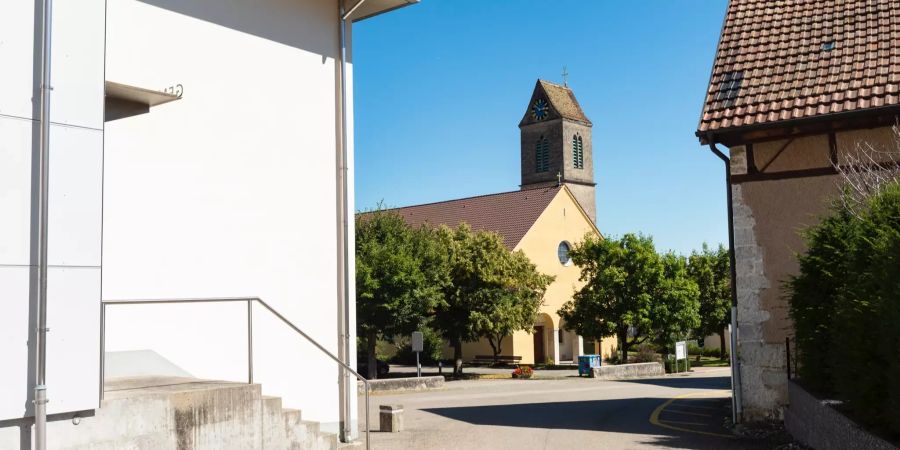 Katholische Kirche Oberbuchsiten. Die Marienkirche wurde am 22. Mai 1938 eingeweiht und ersetzte die ehemalige Dorfkirche aus dem 16. Jahrhundert.