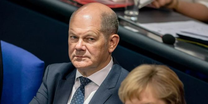 Staatshaushalt rutscht in Corona-Krise ins Minus