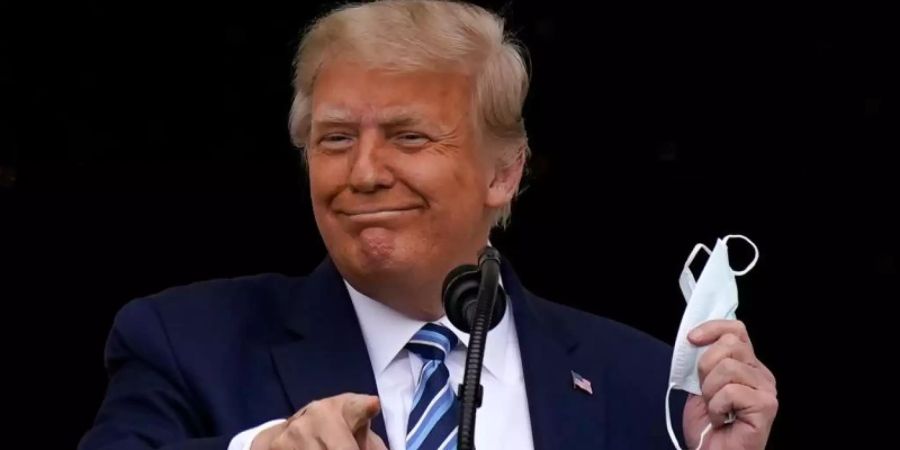Nach seiner Covid-19-Erkrankung ist US-Präsident Trump seinem Leibarzt zufolge nicht mehr ansteckend. Foto: Alex Brandon/AP/dpa