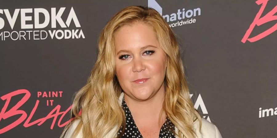 ARCHIV - Amy Schumer, Komikerin aus den USA, kommt zur Premiere von «Paint It Black». Foto: Christopher Smith/Invision/AP/dpa