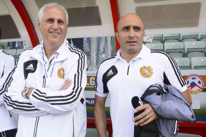 Bernard Challandes und Artur Petrosyan als Trainer und Co-Trainer der armenischen Nationalmannschaft. Bernard Challandes Artur Petrosyan
