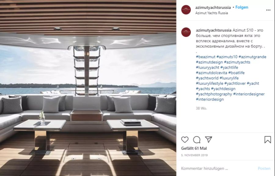 Die Azimut Grande bietet eine grosse Lounge.