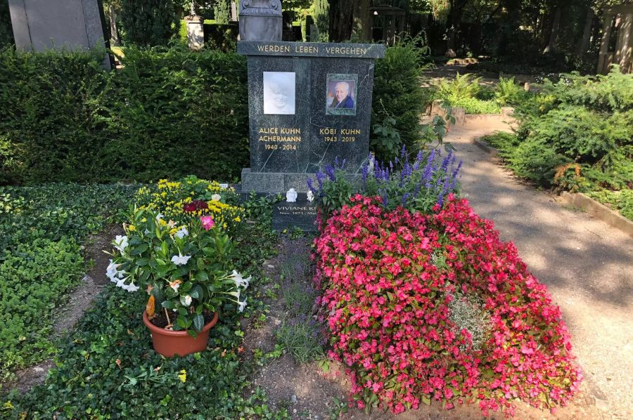 Neu sind auch auf der Seite von Alice und Viviane bunte Blumen gesetzt.