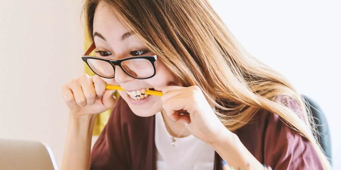 Ein Basler Psychologieteam hat erstmals die Zusammenhänge zwischen Lachen und Stresswahrnehmung untersucht.