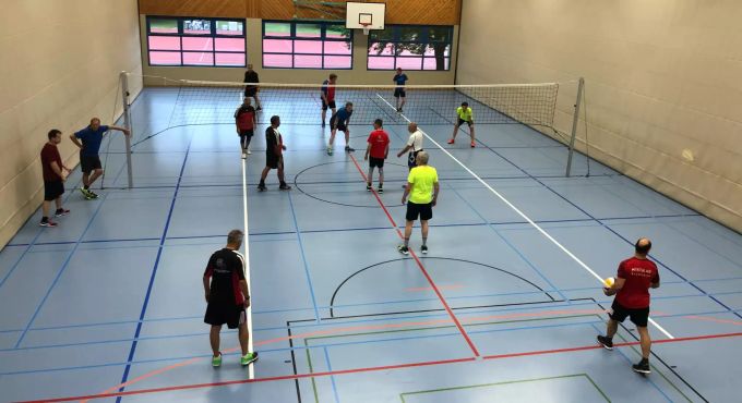 Das erste Mal wieder «normaler» Trainingsbetrieb mit Volleyball und anschliessendem Fussball. TV Unterentfelden