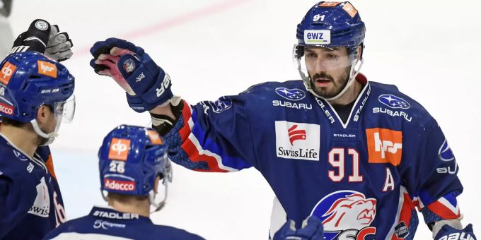 Denis Hollenstein schiesst die ZSC Lions gegen Fribourg Gottéron zum Sieg. ZSC Lions
