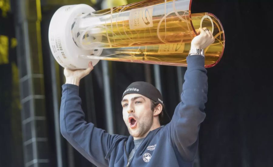 2016 stemmte Conacher mit dem SCB den Meisterpokal.