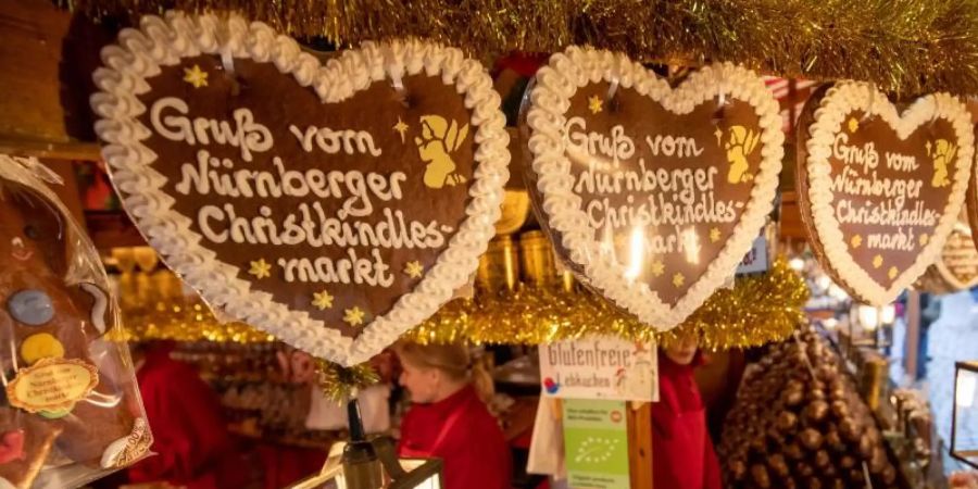 Einen «Gruss vom Nürnberger Christkindlesmarkt» wird es in diesem Jahr nicht geben. Der berühmte Weihnachtsmarkt wurde abgesagt. Foto: Daniel Karmann/dpa