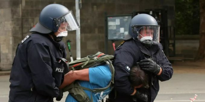 Debatte um Polizeigewalt in Deutschland Debatte um Polizeigewalt in Deutschland