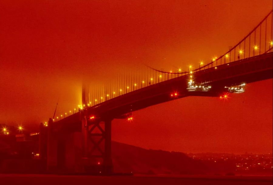 Surreale Bilder aus San Francisco von letzter Woche: Die Stadt erwachte in einem organgenen Dunst.