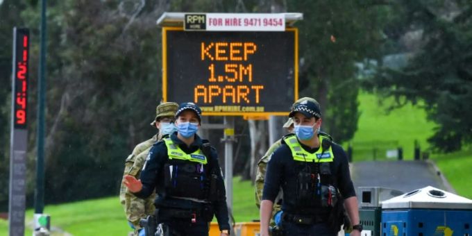 Polizisten und Soldaten in Melbourne Australien