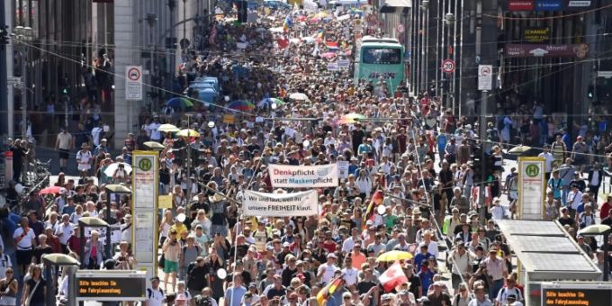 Grossdemo gegen Corona-Massnahmen in Berlin Grossdemo gegen Corona-Massnahmen in Berlin