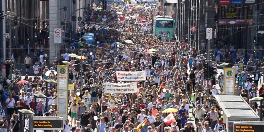 Grossdemo gegen Corona-Massnahmen in Berlin