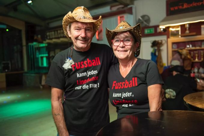Sind mit dem Wohnmobil hier: Wolfgang und Irmgard aus Tübingen. Wolfwil
