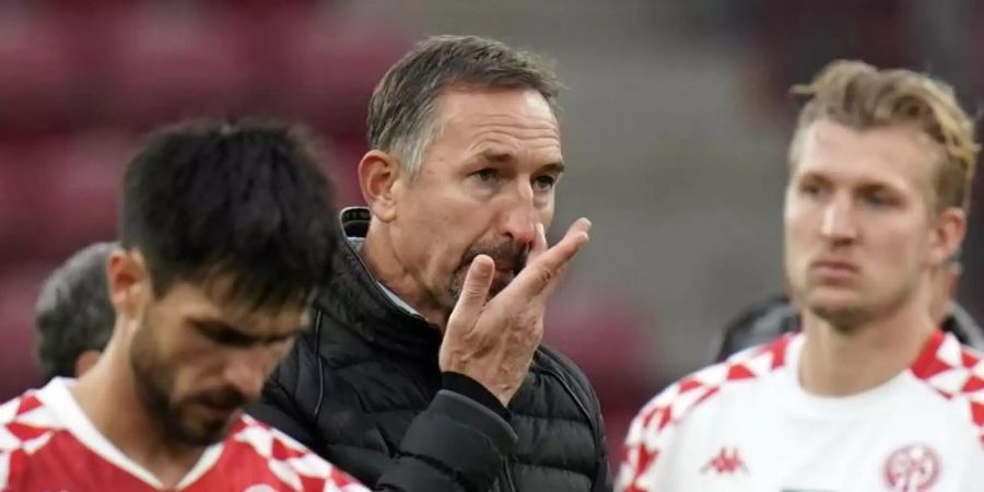Der Mainzer Trainer Achim Beierlorzer muss möglicherweise um seinen Job bangen. Foto: Thomas Frey/dpa