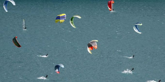 Kitesurfen.