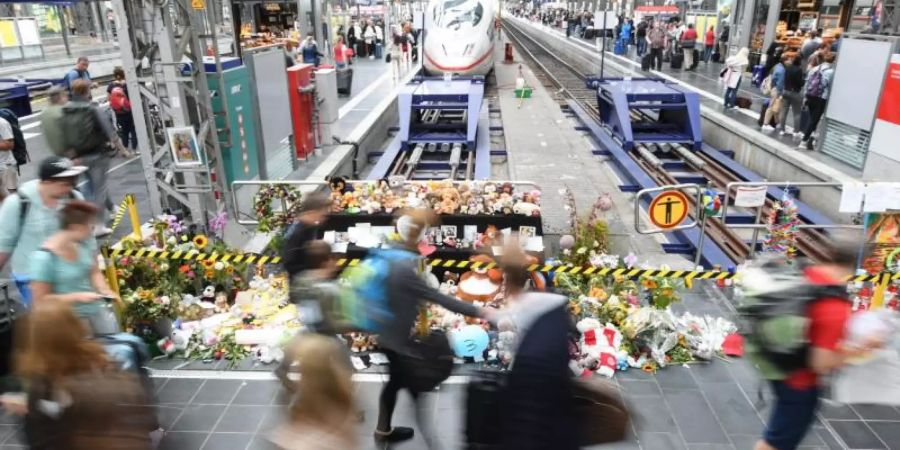 Im Prozess um die tödliche Gleisattacke am Frankfurter Hauptbahnhof wird das Urteil erwartet. Foto: Arne Dedert/dpa