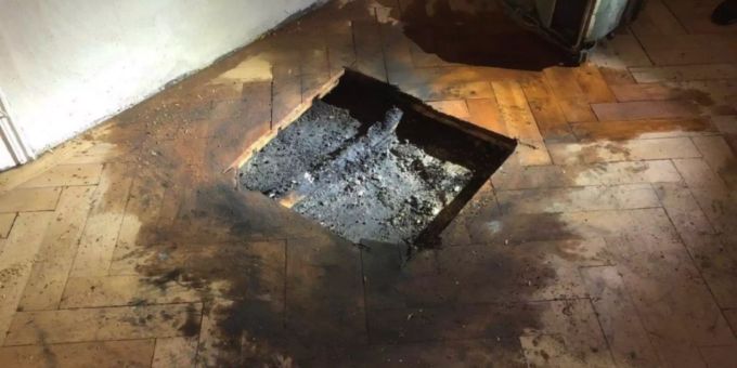 Parkettboden in Brand geraten. Parkettboden in Brand geraten