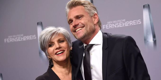 Birgit Schrowange ist überglücklich mit ihrem Verlobten Frank Spothelfer. birgit schrowange