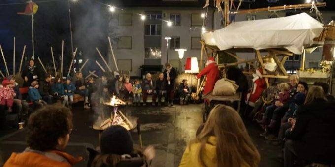 Der Samichlous vor der Heitere Fahne. Köniz