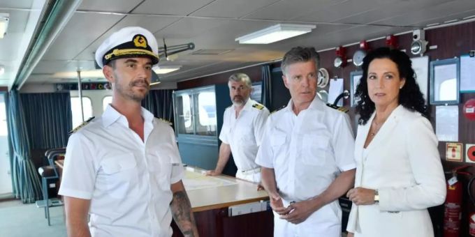 Der neue Kapitän Max Parger (Florian Silbereisen) muss die eingespielte Crew noch von sich überzeugen. Foto: Dirk Bartling/ZDF/dpa Der neue Kapitän Max Parger (Florian Silbereisen) muss die eingespielte Crew noch von sich überzeugen. Foto: Dirk Bartling/ZDF/dpa