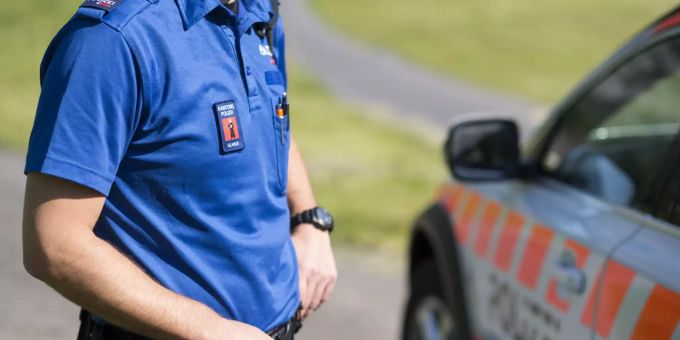 Eine Glarnerin musste nach einer Kollision mit einem Roller ins Spital gebracht werden. Kantonspolizei Glarus