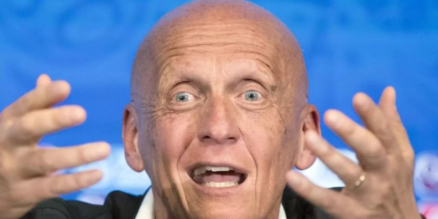 Pierluigi Collina lobt den Videobeweis. Foto: Pavel Golovkin/AP/dpa