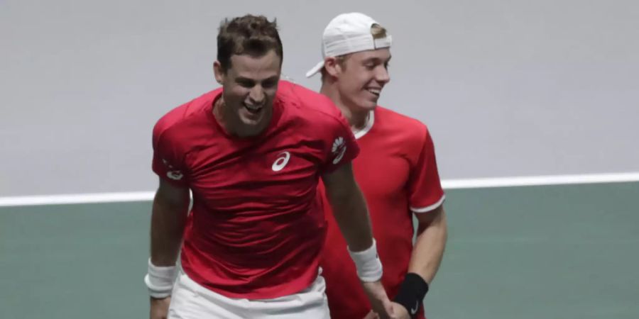 Ekstase bei den Kanadiern: Vasek Pospisil (li.) und Denis Shapovalov brachten die «Ahorn-Blätter» dank ihrem Sieg im Doppel gegen Russland erstmals in einen Davis-Cup-Final