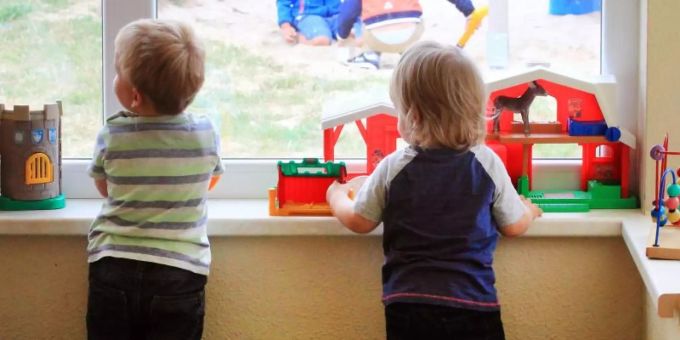 Horror-Geschenke - Roboter und Mixer machen kleinen Kindern Angst