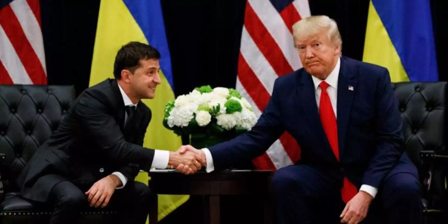 Für Selenskyj erwärmte sich Trump weniger – und drohte gar, Waffenlieferungen an die Ukraine zurückzuhalten.