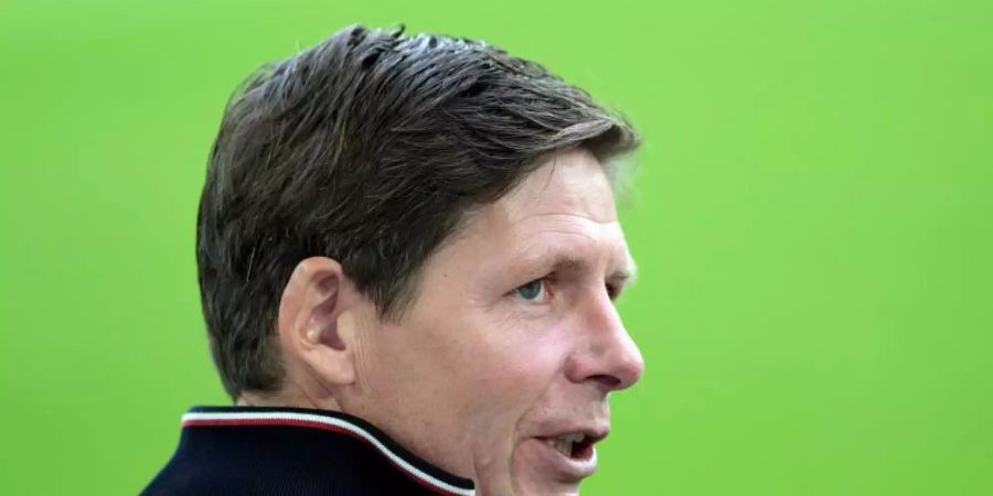 Will auch im Pokal durchwechseln: Wolfsburg-Coach Oliver Glasner. Foto: Peter Steffen/dpa