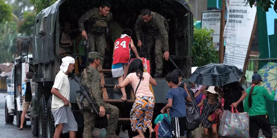 Tropischer Wirbelsturm steuert auf Philippinen zu