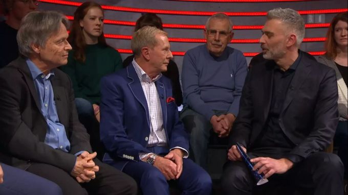 Moderator Kurt Aeschbacher (Mitte) war zu Gast in der SRF-Arena zur «Ehe für alle».