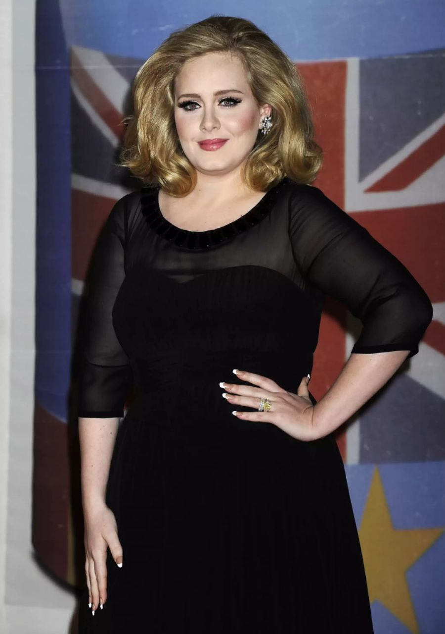 Ein Bild aus alten Tagen: Adele mit runder Figur an den Brit Awards 2012.